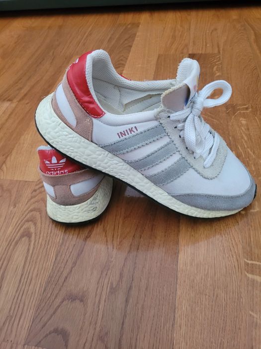 Ténis Adidas INIKI