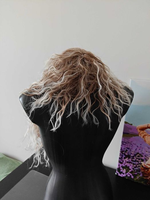 Peruka synte afro loki blond ombre popielaty włosy kręcone