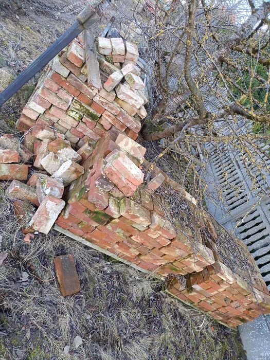 Czerwona cegła rozbiurkowa