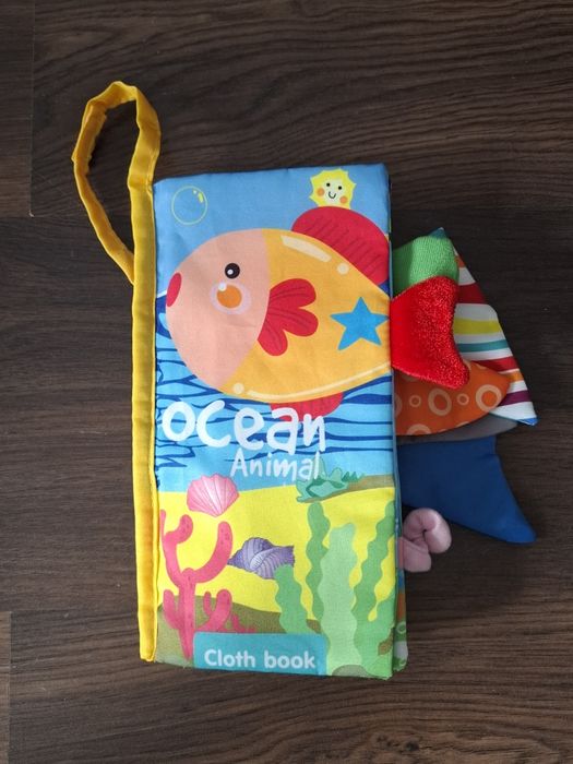Sensoryczna książeczka szeleszcząca z ogonkami zwierząt morskich