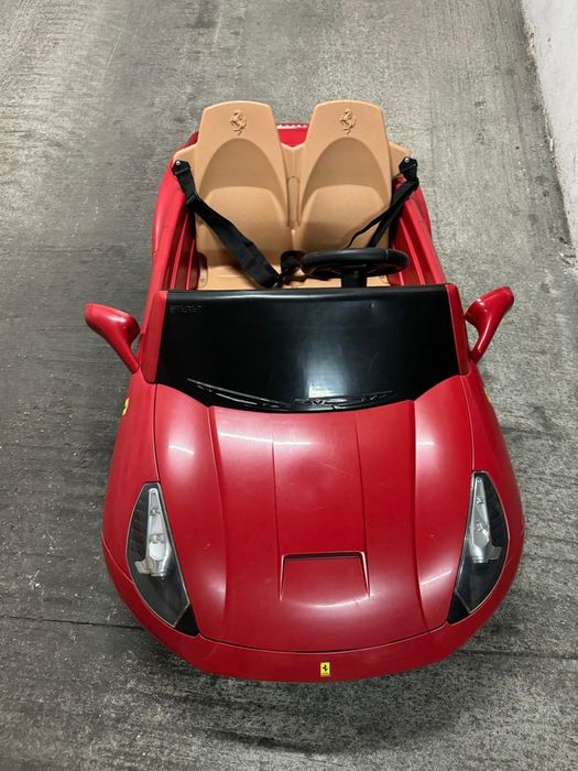 Carro elétrico dois lugares Ferrari para criança
