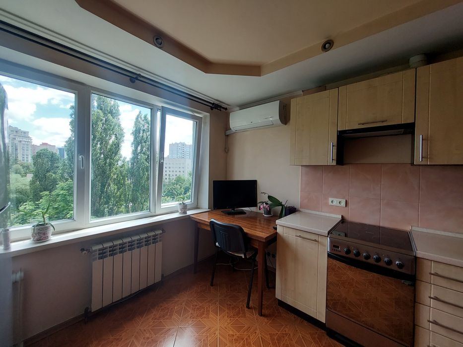 Продам 1-кімнатну, вул. Героїв Маріуполя 9, М Іподром