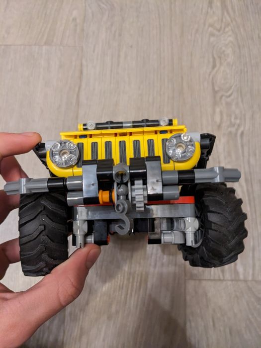 Продам LEGO Technic Jeep Wrangler (42122)