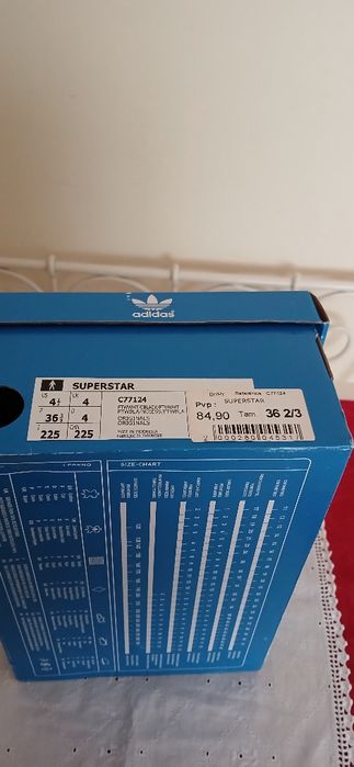 Caixa Adidas, vazia
