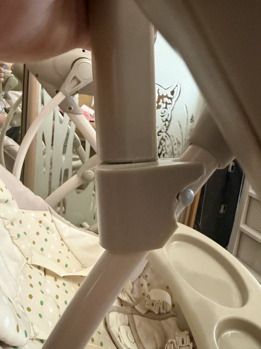 Гойдалка  колиска Заколисуючий центр, детская качеля Carello Карелло