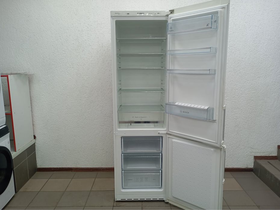 Холодильник Bosch KGN39XW32