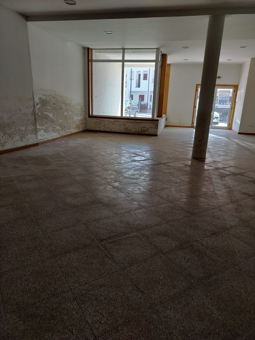 Espaço Comercial no Centro de Murça com Garagem Privativa