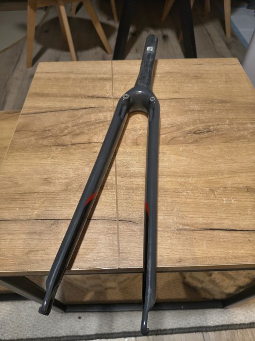 Widelec szosowy Carbon