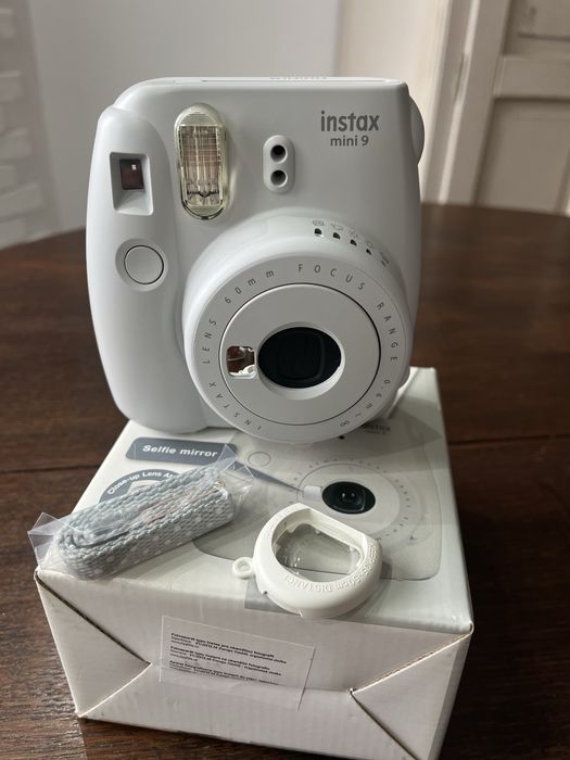 INSTAX Nowy, nigdy nie uzywany aparat Fujifilm INSTAX mini 9 bialy