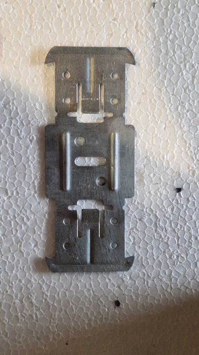 Łączniki krzyżowe do sufitów podwieszanych