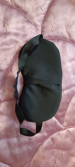 Маска для сна приоткрытый глаз