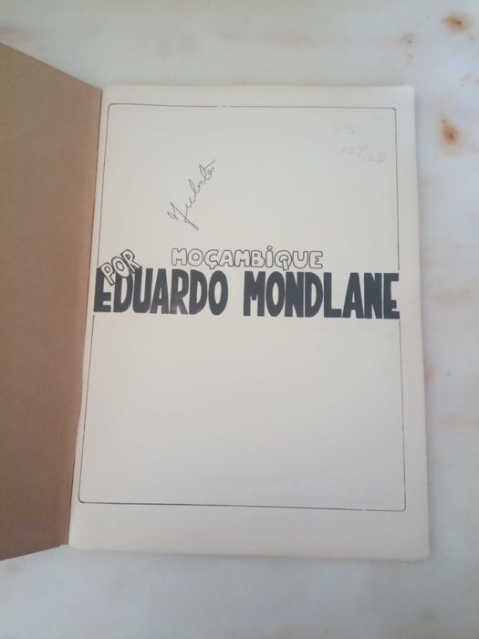 Livro Moçambique por Eduardo Mondlane