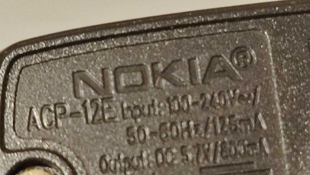 Zasilacz sieciowy do komórek NOKIA  typ ACP-12E