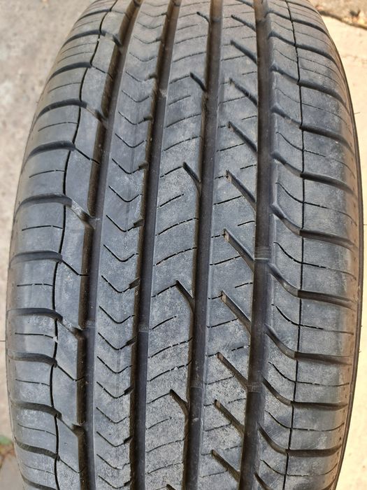 Opona 225/55/18 good year
