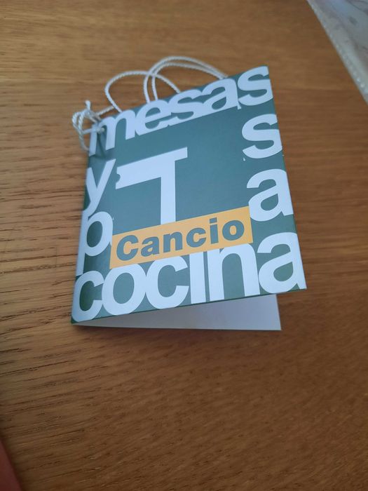 Mesa de cozinha formato abertura em livro
