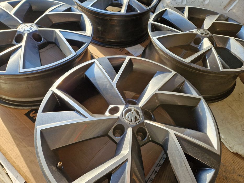 Oryginalne Felgi Skoda Kodiaq Superb III Sport VRS 19cali 5x112  ET43