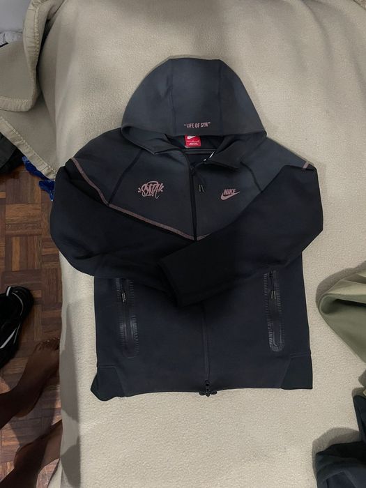 Nike tech X Syna World