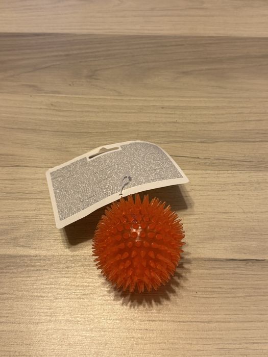 Piłka z kolcami wypustkami dla psa gumowa piszcząca