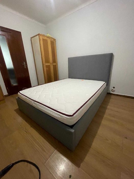 Pack cama completa lisa 1.90 x 1.40 , incluso estrado e colchão oferta