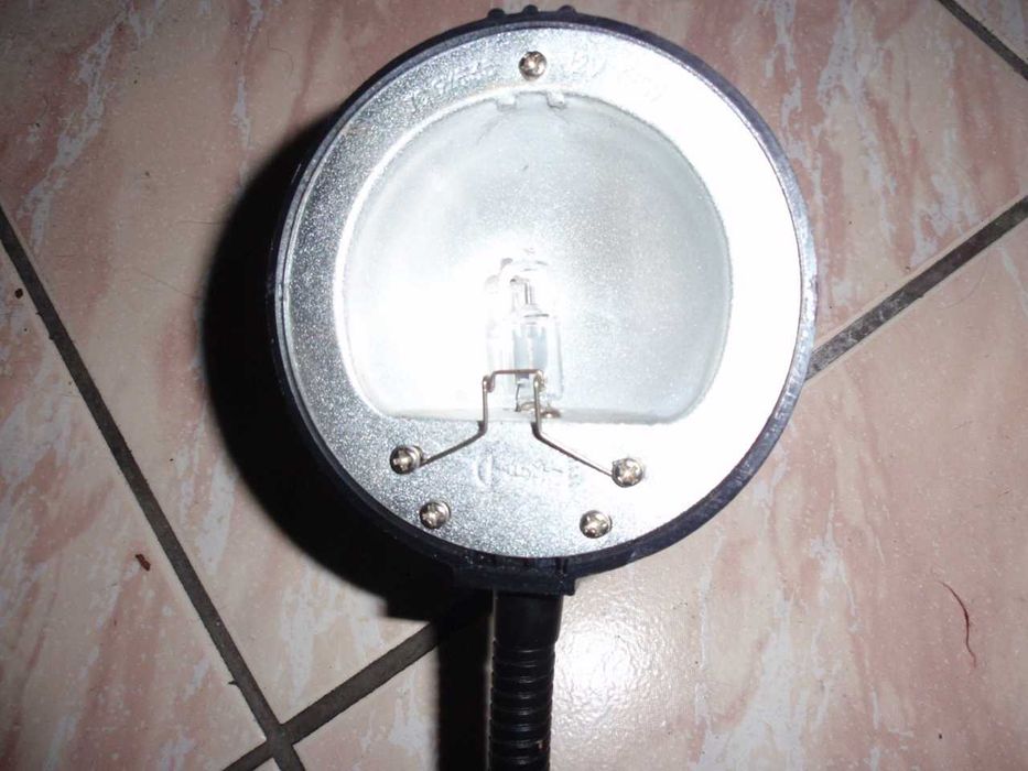 Lampa na biurko  ze zmianą natężenia światła