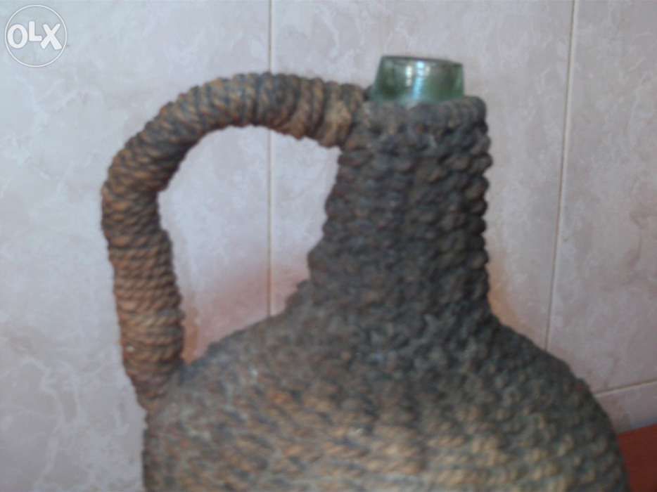 Garrafão encordado