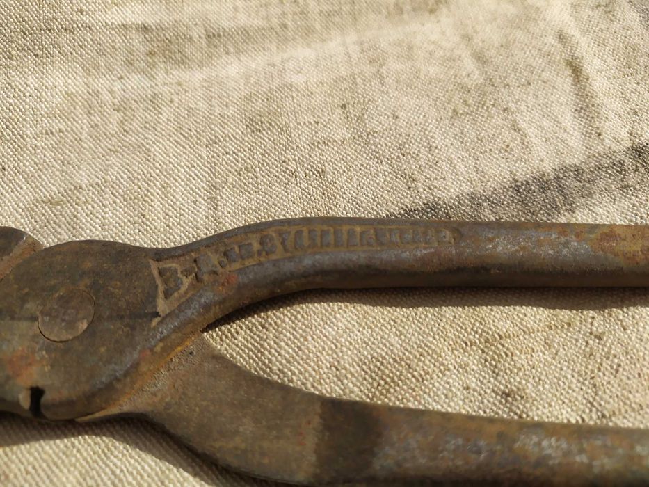 Продам старинные плоскогубцы, з-д им Сталина г. Павлов, 1930е годы.