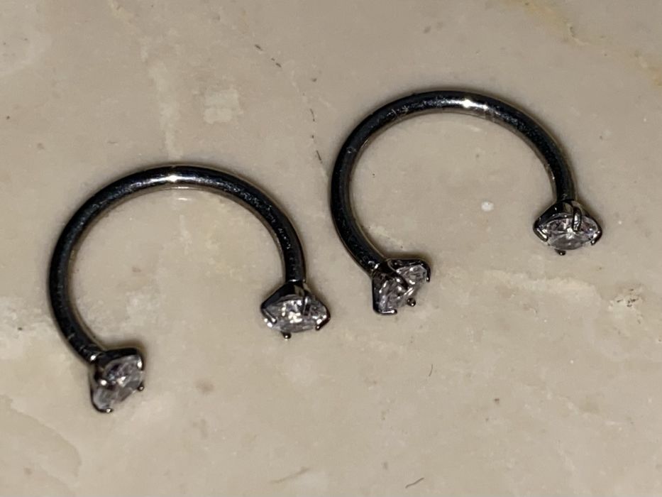 Unisex kolczyk 10 mm piercing 16 G kółko podkówka Tytan