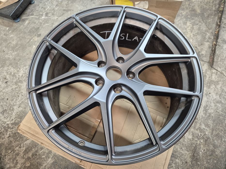 Tesla Model 3 felga 20" Borbet 5x114.3  8.5J  ET40
