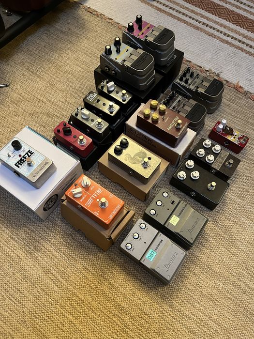Pedais de efeitos (EHX, Line 6, Surfy, Ibanez, Danelectro, Mooer, etc)