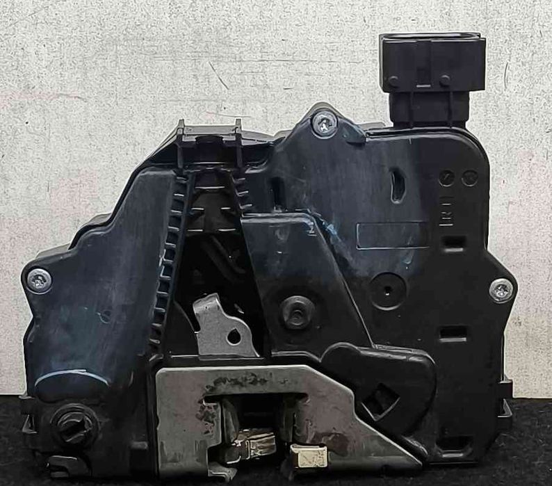 Fechadura / Fecho Porta Trás Direito 13258267 - OPEL CORSA D