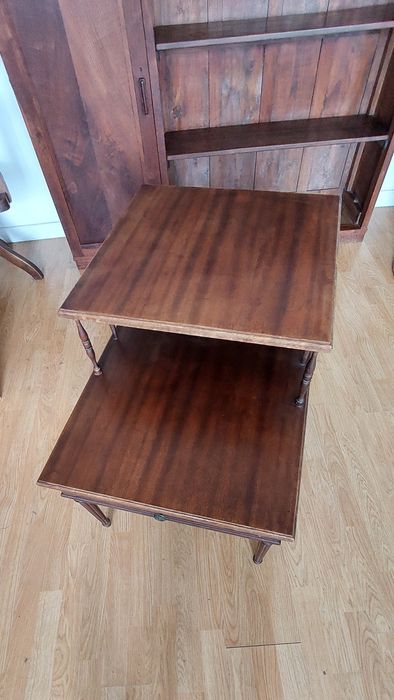 Mesa de apoio com dois niveis