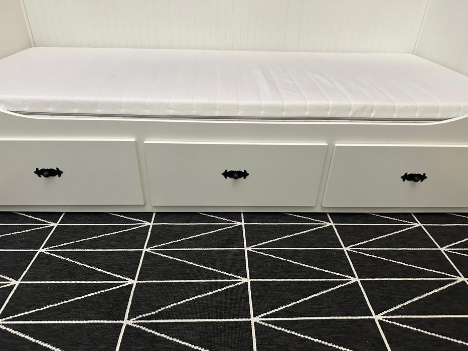 Cama de cor branca