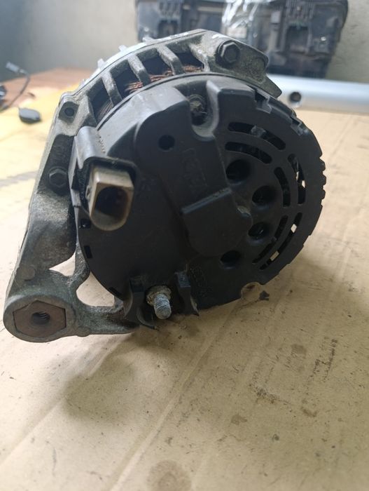 Audi A4 B5  Fl 1:8 ARG  - alternator Valeo 90A 016D