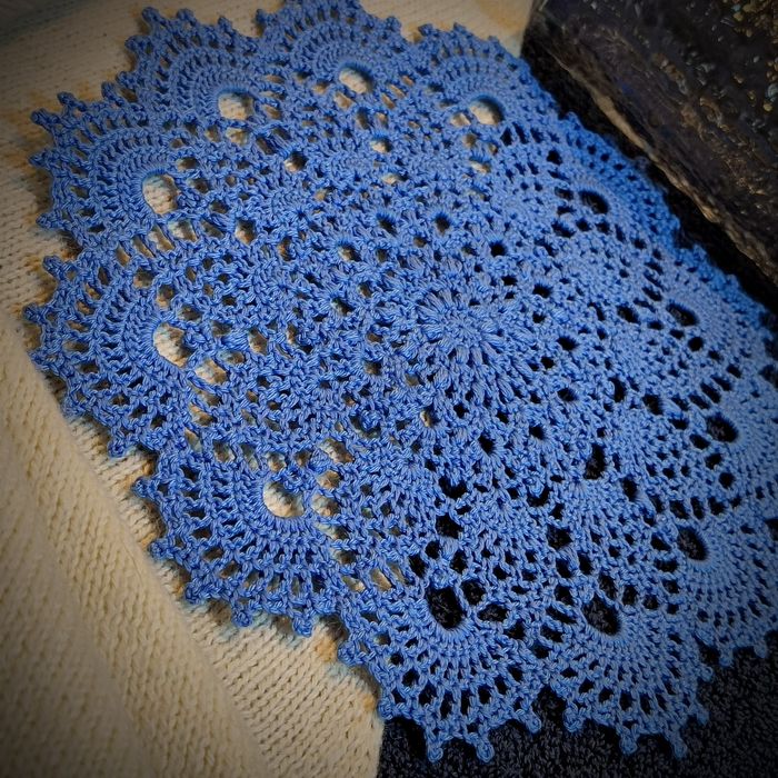 Серветка ажурна кругла в'язана гачком Декор інтер'єру на стіл під вазу