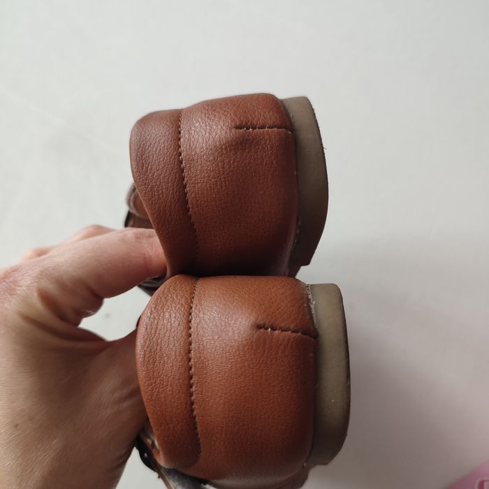 Buty dla dziewczynki 25