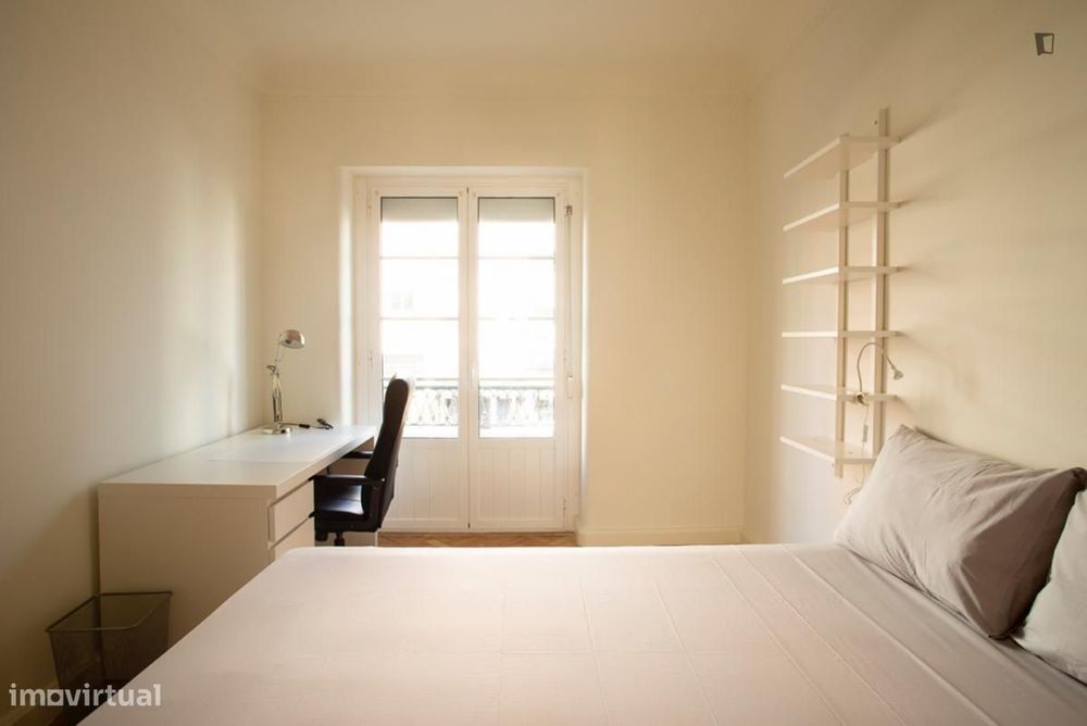 Quarto - localizado em Roma-Areeiro Lisbon
