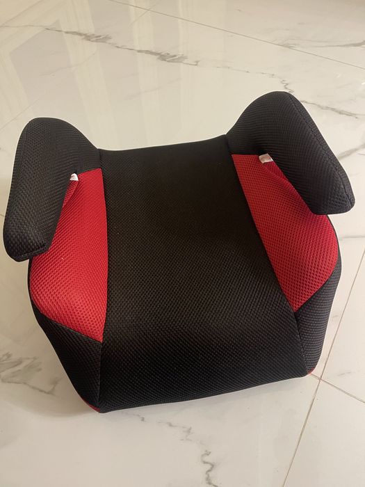 Автокрісло бустер.