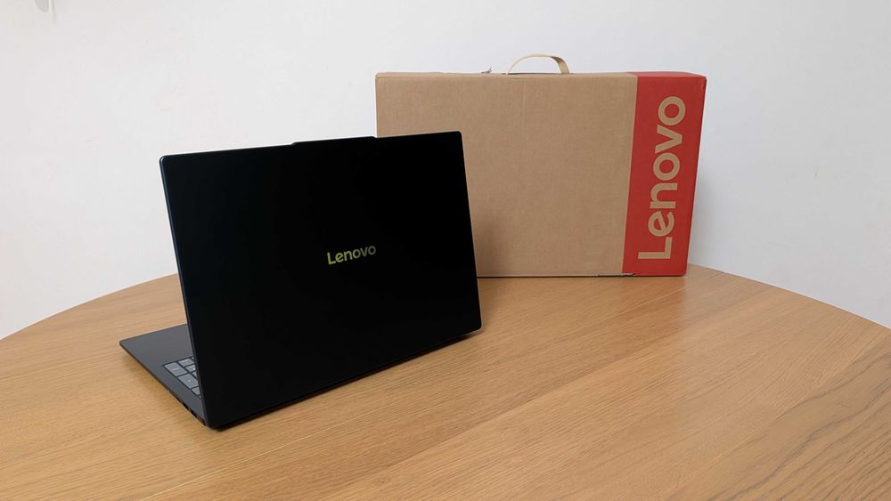 Lenovo IdeaPad Slim 5a 16": AMD AI 445, 16GB, 1TB, Touch OLED 120hz