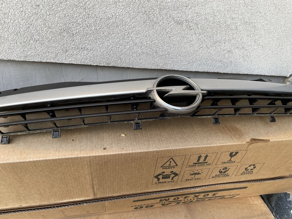 Atrapa Grilla opel astra h