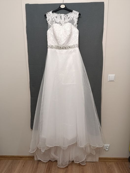 Suknia ślubna.         .