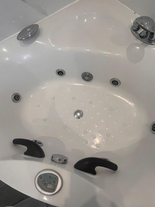 Vendo ou troco banheira de hidromassagem como nova!