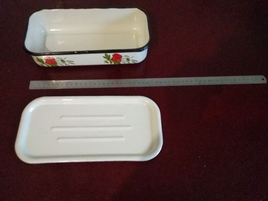 Продам горшок для запекания, судок под холодец, хлебницу.