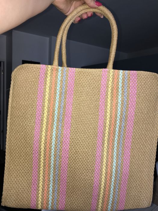 Mala e chapéu de praia nova