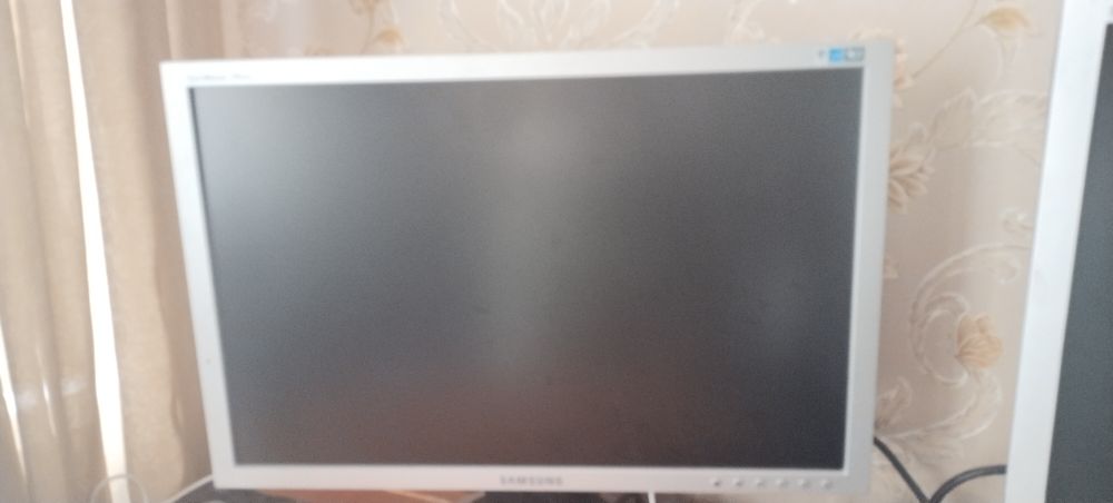 Монитор Самсунг BW205