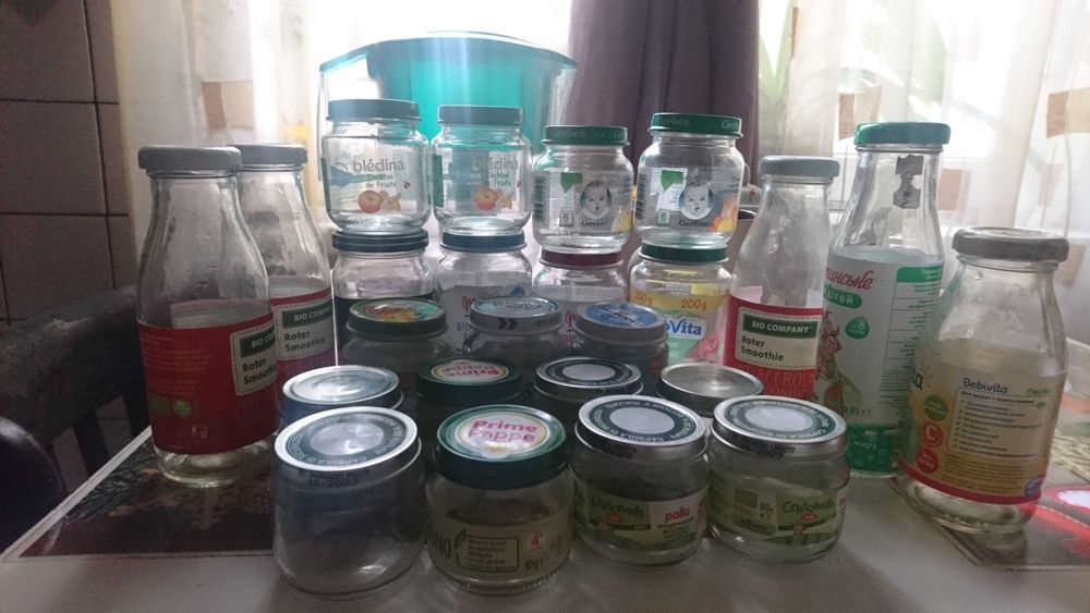 Продам баночки стеклянные по 90,100,,250г с крышками самозакручивающим