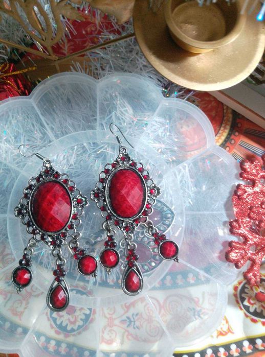 Продаю красные большие серьги