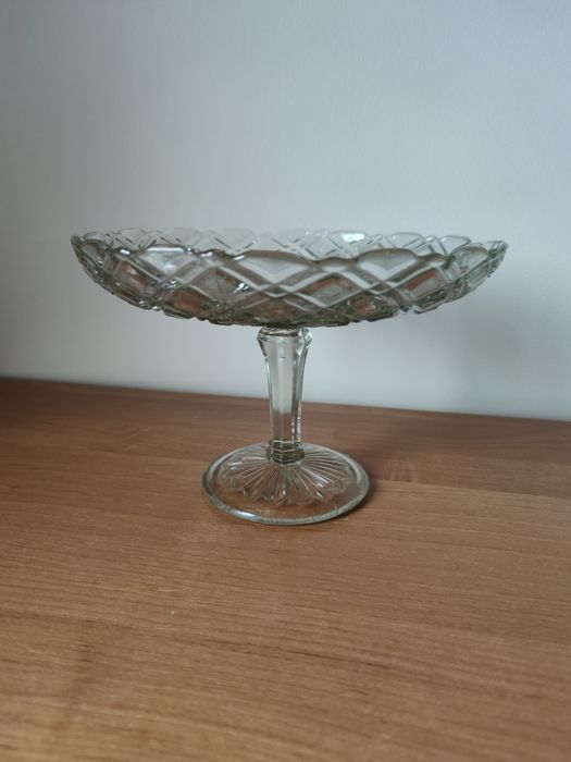 Szklana patera na owoce