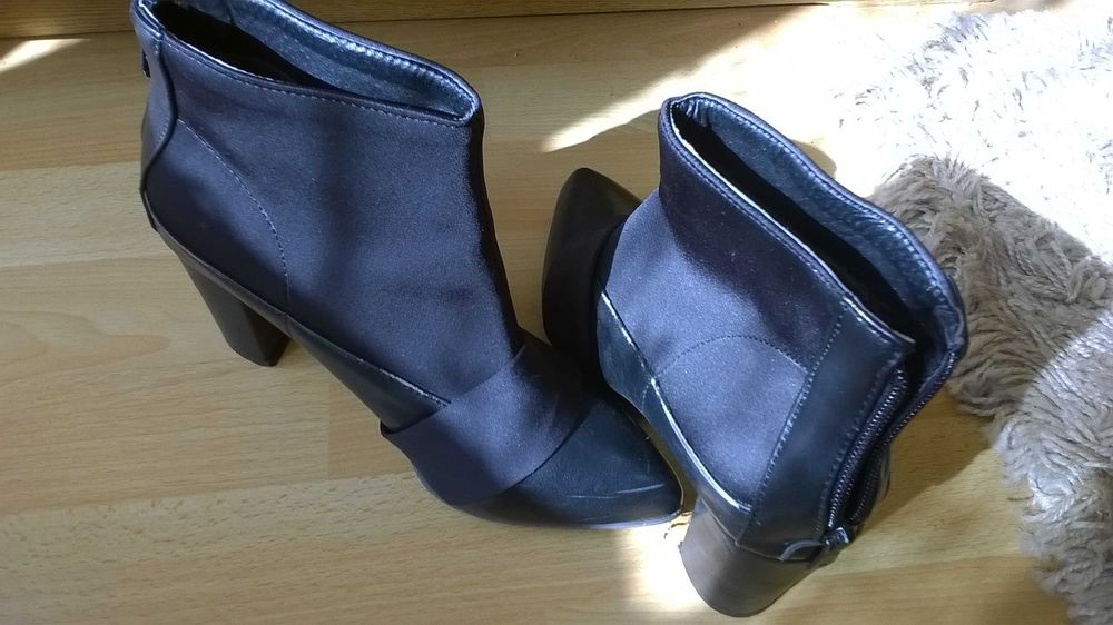 Wiosenne buty czarne na słupku rozm.37.