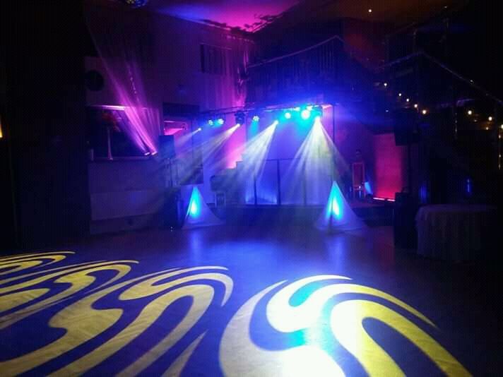 Dj ,saksofonista, wodzirej w jednej osobie. Djsax