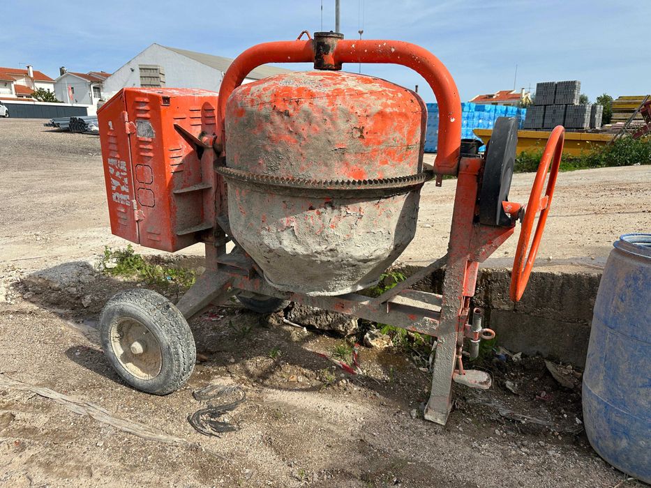 Aluguer: Betoneira Elétrica 300Litros